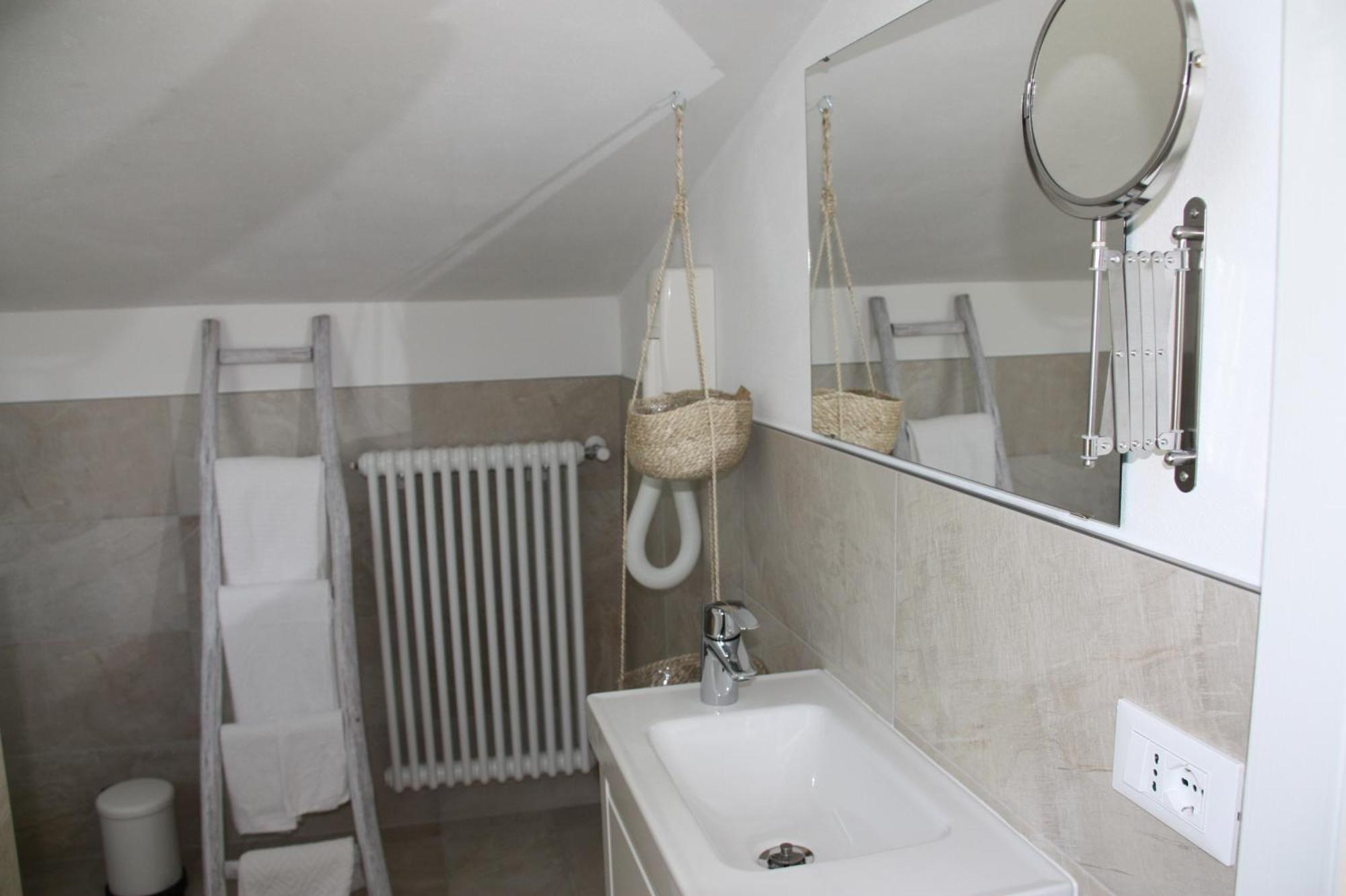 B&B Le Magnolie Faggeto Lario Buitenkant foto